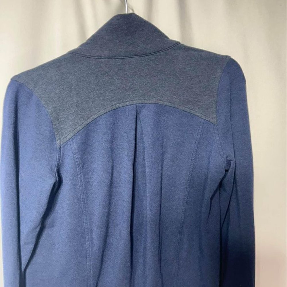 Lululemon woman’s cardigan wrap. 2 button, pockets. Size 4. Navy blue. - Picture 7 of 9